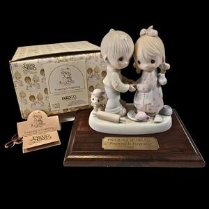 Precious Moments "Forgiving Is Forgetting" 1982, No. E-9252, Wood Base 5" x 7"